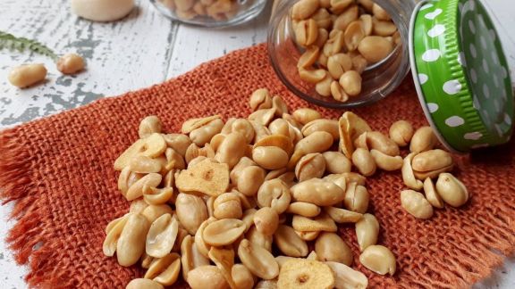 Konon Katanya, Makan Kacang Bisa Jadi Penyebab Jerawat! Mitos atau Fakta?