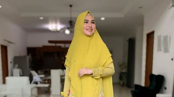 Bawa-bawa Hijab, Kartika Putri Senggol Gaya Pakaian Pramugari!