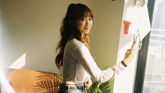 Mau Punya Kulit Cerah Bercahaya? Yuk, Intip Skincare Rutin Ala Dita Karang, Si Idol K-Pop Cantik Asal Indonesia!