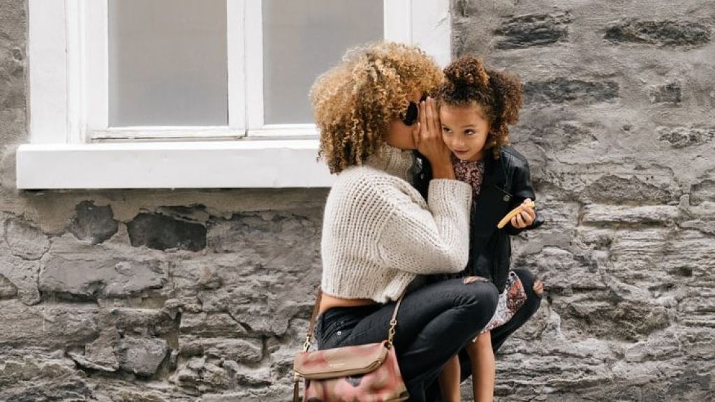Dear Working Moms, Ini 3 Cara Sederhana Dekat dengan Si Kecil Bagi Kamu yang Super Sibuk!