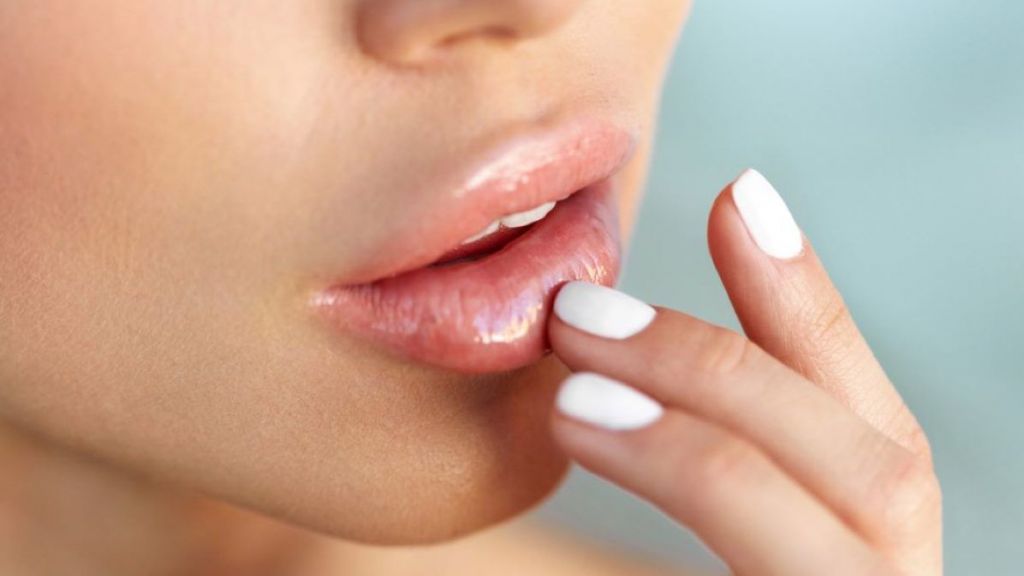 Mau Bibir Plumpy dan Sehat? Ini 6 Tips yang Bisa Beauty Lakukan, Cukup Treatment di Rumah Saja Lho!