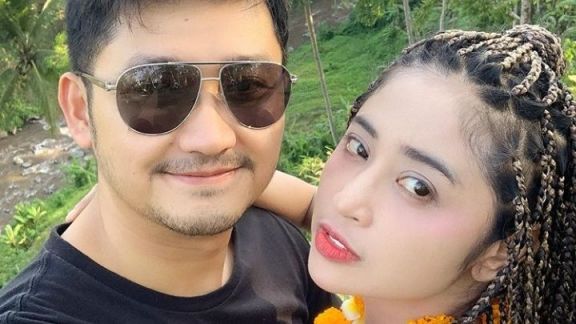 Angga Wijaya Curhat Tinggal di Kontrakan Kecil, Dewi Perssik Sindir 'Pencurian' Sebut Garasinya 4 di Lampung: Uang Aku Sering Hilang!