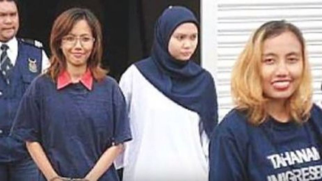 Ada-Ada Saja! Dua Wanita ini Ditahan Imigrasi Malaysia karena Pakai Passport Sunda Empire!