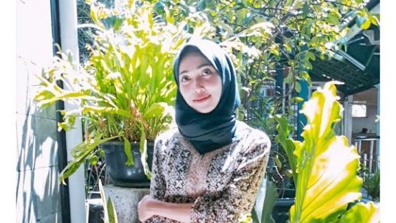 Keren! Wanita Yogya Ini Memberi Makan Orang Ganggunan Jiwa Menjadi Viral!