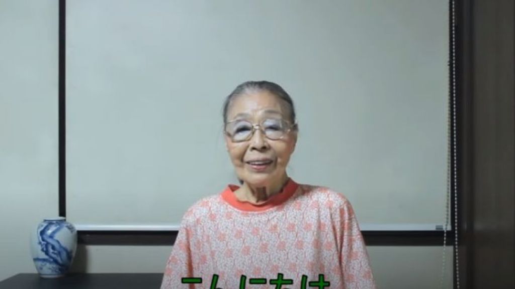 Ngalahin Anak Muda, Seorang Nenek 90 Tahun Ini Masih Jago Main Game!
