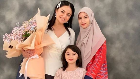 Kini Beranjak Dewasa, Paras Cantik Seinna Anak Marshanda Raami Dipuji Nettizen: Kaya Kakak sama Adik