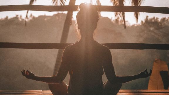 Sering Kram saat Menstruasi? Coba Lakukan 4 Teknik Yoga Ini untuk Atasi Sakit saat Menstruasi