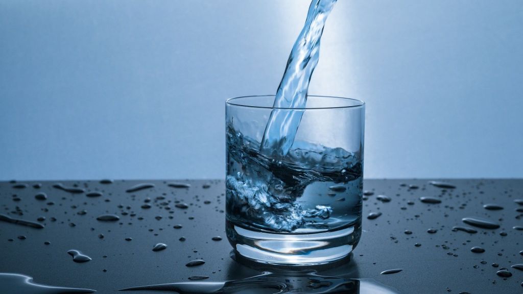 Selain untuk Tumbuh Kembangnya, Ini Manfaat untuk Si Kecil Jika Rajin Minum Air Putih