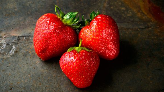 Khasiat buah Stroberi bagi Penderita Hipertensi, Bisa Cegah Komplikasi Stroke hingga Gagal Ginjal