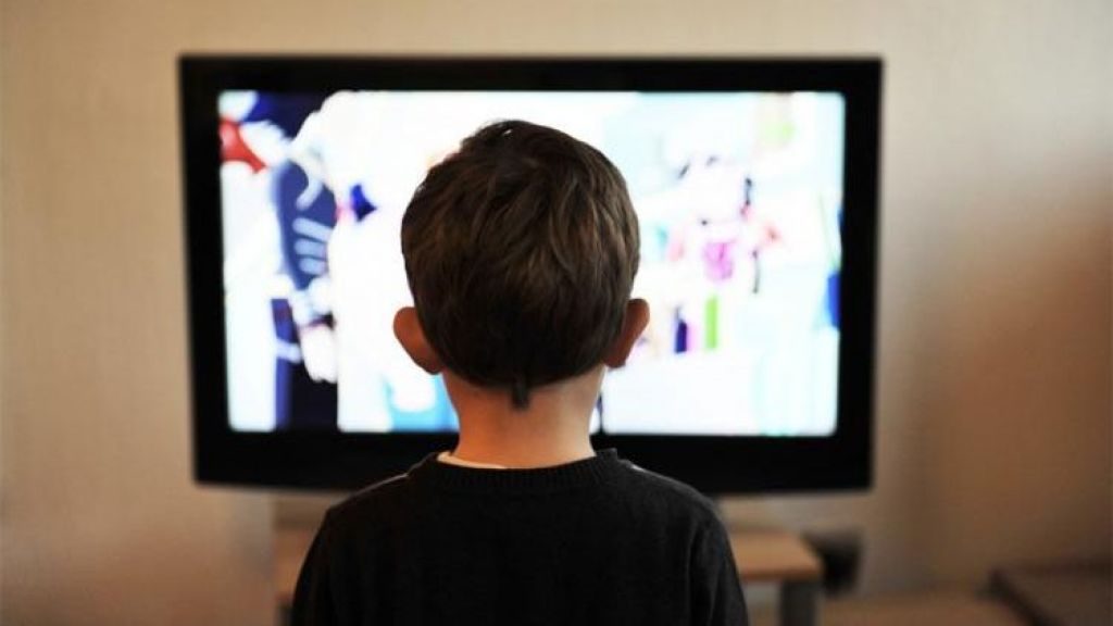 Waduh! Studi Ungkap Screen Time Anak yang Gak Dibatasi Berpotensi Memicu Obesitas, Kurangi ya Moms!