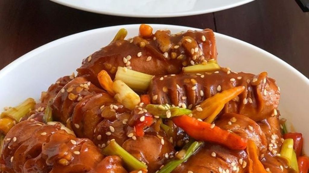 Makan Siang Makin Nikmat dengan Sosis Pedas Saus Barbeque, Intip Resepnya Yuk!