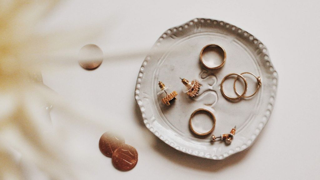 Cara Membersihkan Koleksi Perhiasan Beauty Supaya Makin Berkilau
