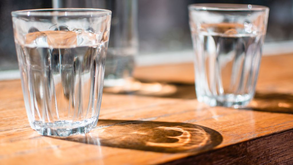 Terlalu Banyak Minum Air Putih Ternyata Bisa Berbahaya? Ini Faktanya!