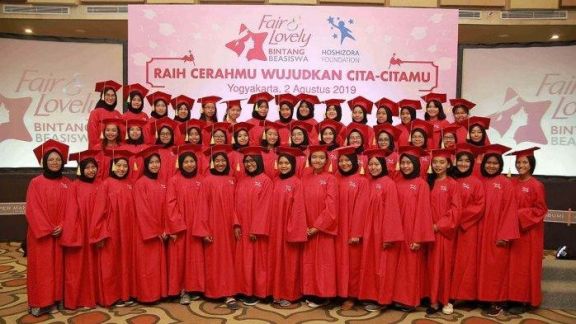 Inspiratif, Ini Dia Kisah Meliana, Adik Bintang Fair & Lovely yang Berhasil Mendapatkan Program Beasiswa