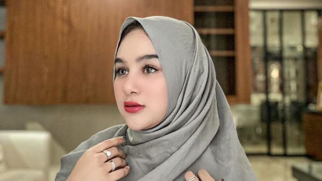 Cantiknya Hana Hanifah dengan Balutan Hijab, Warganet Ramai-Ramai Beri Pujian dan Doakan Istiqomah