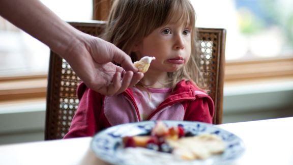 Gegara Embel-embel 'Sehat' Bisa Bikin Anak Jadi Picky Eater? Tiati Ya Moms dengan Jenis Makanan Ini!
