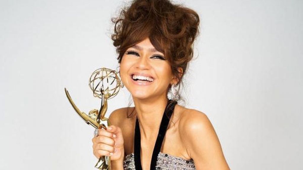 Selamat! Zendaya Pecahkan Rekor Ajang Emmy Awards 2020 dengan Usia Pemenang Termuda!