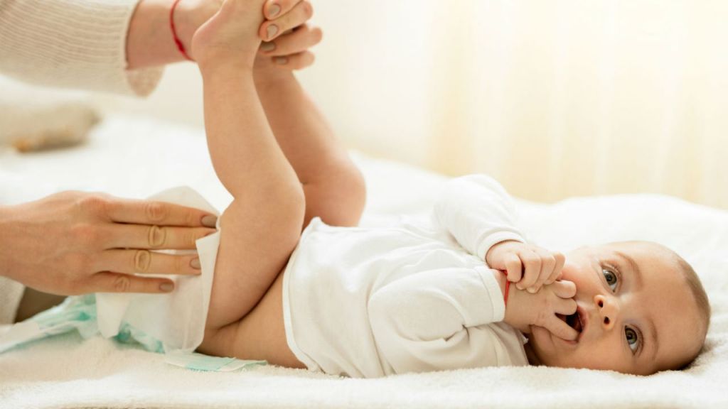 Moms, Begini Tips Mengatasi Ruam Popok Pada Kulit Bayi yang Sensitif
