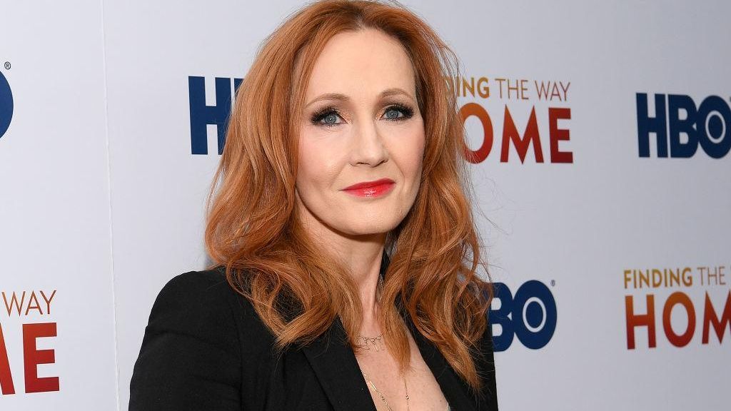 Wadaw! J.K Rowling Tuai Kontroversi Usai Komentarnya Tentang Transgender!
