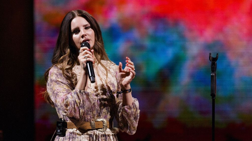 Dituduh Memilih Trump, Lana Del Rey Marah-marah pada Penggemar
