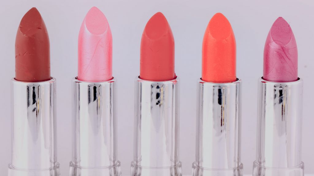 3 Warna Lipstik Ini Bisa Bikin Pria Jatuh Cinta Kepadamu Lho Beauty! Benar Nggak Ya?