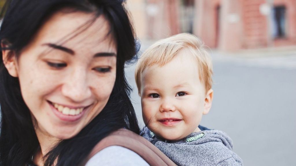 5 Keuntungan Ini Cuma Bisa Dirasakan oleh Single Parents, Kamu Itu Luar Biasa Hebatnya Moms!