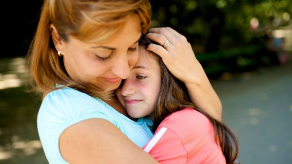 Tumbuhkan Pribadi Positif pada Si Kecil, Yuk Kenali Metode Hypnoparenting dalam Pengasuhan Anak Moms