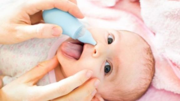 Jangan Sembarangan Moms, Begini Cara Efektif Atasi Hidung Tersumbat pada Bayi