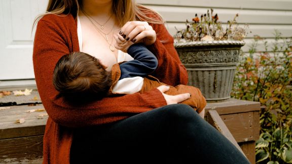 Bayi Gak Kunjung Gemuk Meski Rutin Minum ASI? Mungkin Ini Lho Moms Penyebabnya