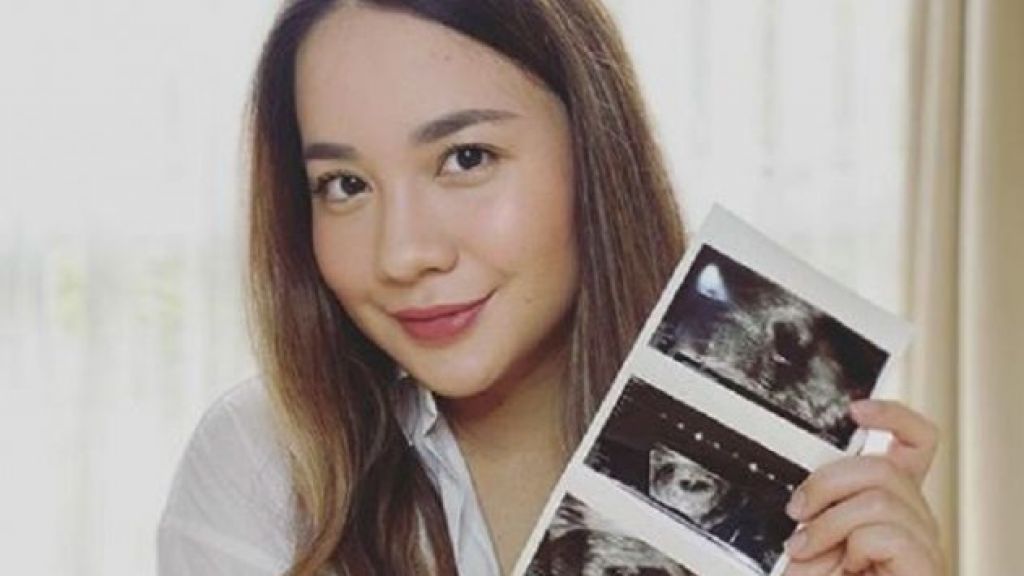 Chistie Julia Pamer Foto USG, Ngaku Tak Menyangka Hamil Anak Kedua