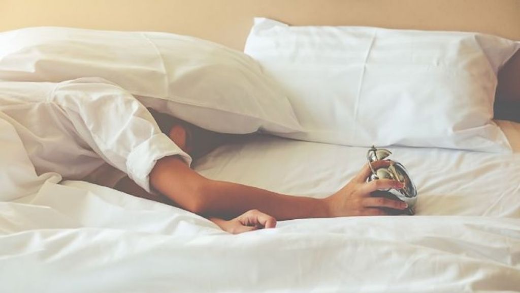 Punya 5 Kebiasaan Buruk Ini saat Bangun Tidur? Duh, Segera Hindari Ya, Banyak Bahayanya!