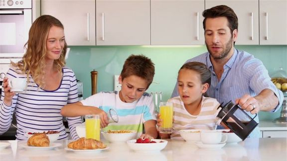 Nutrisionist Ungkap Alasan Sehat untuk Minum Susu saat Sarapan, Jangan Sampai Dilewatkan Ya Moms!