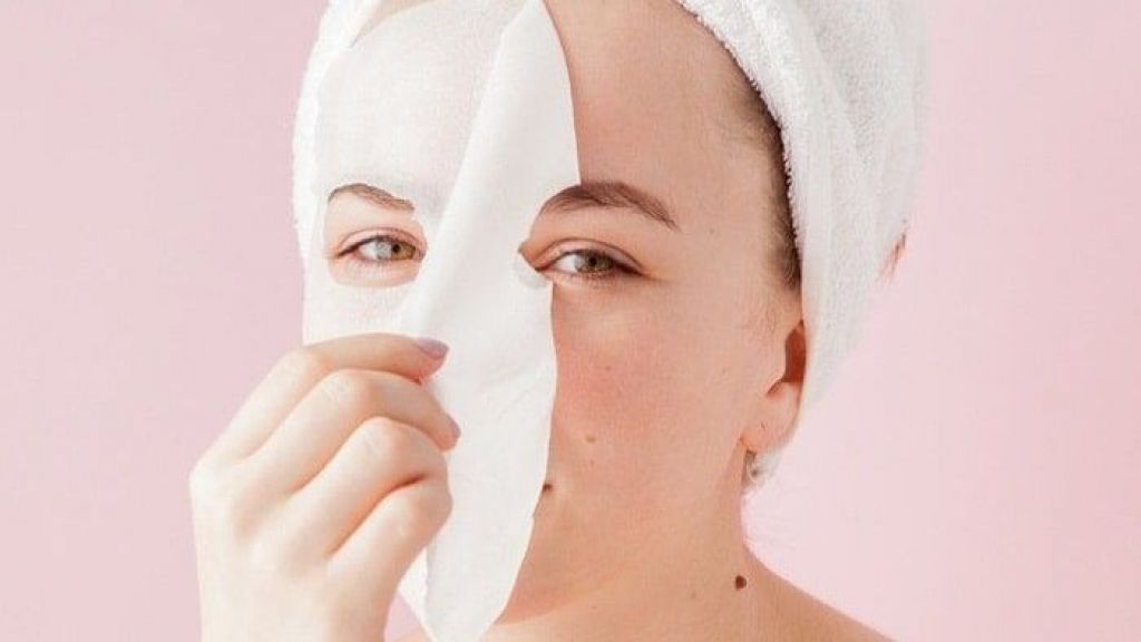 Jangan Asal Pakai, Begini 4 Cara Maksimalkan Penggunaan Sheet Mask untuk Wajah