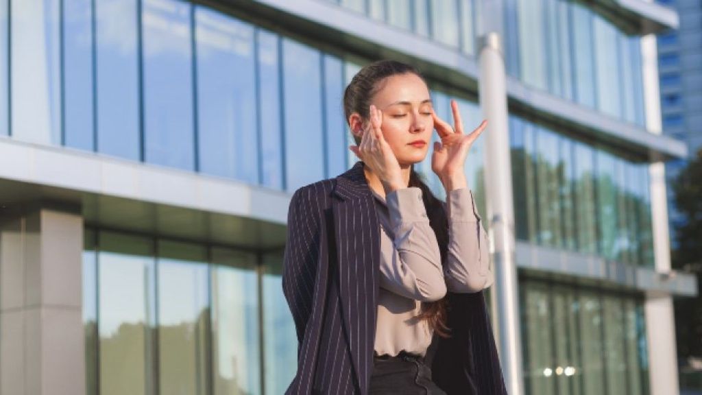 Dear Ibu Bekerja,  5 Cara Ini Ampuh Hilangkan Stres dari Jam Kerja yang Melelahkan, Catat Ya!