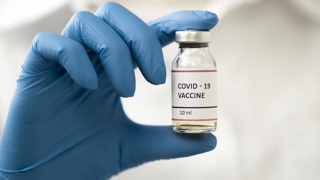 Jadi Solusi di Masa Pandemi, Vaksin COVID-19 Tahap Keempat Resmi Mendarat di Tanah Air | Infografis