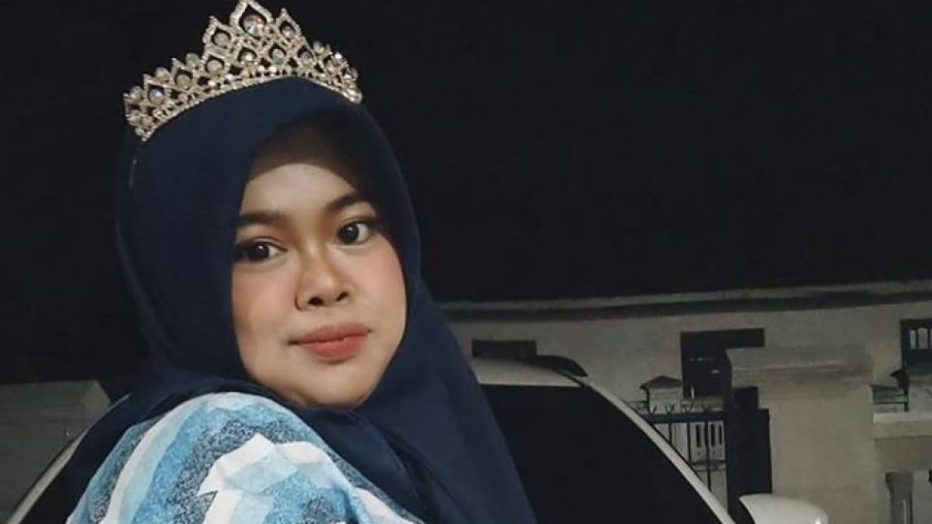 'Queen of Pentol', Kekeyi Pasang Baliho Raksasa untuk Dukung Penjual Pentol, Daebak!
