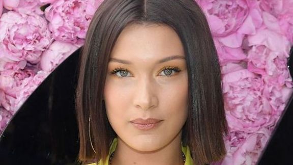 5 Tips Rawat Rawat Kesehatan dan Kecantikan ala Bella Hadid, Auto Bugar dan Kinclong Sebadan-badan!