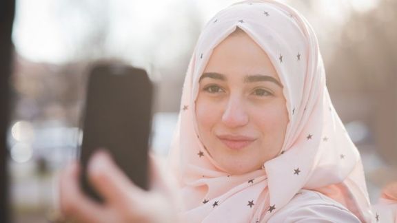 Sering Diabaikan, Begini Tips Merawat Hijab Agar Tak Cepat Rusak