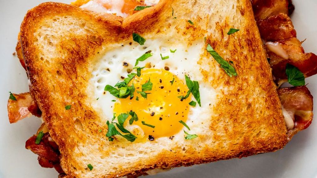 Resep Egg-in-a-Hole Sandwich ala Rumahan, Menu Sarapan Super Fancy Buat Besok Pagi!