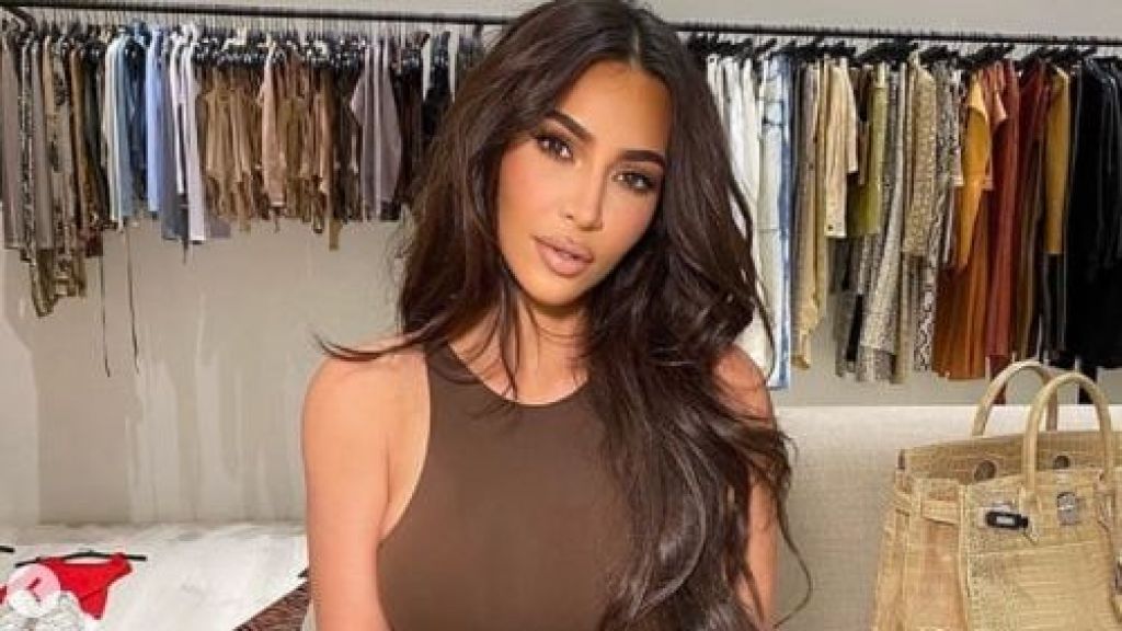 Rayakan Ulang Tahun Ke-40, Kim Kardashian Dapat Hologram Mendiang Sang Ayah dari Kanye West!