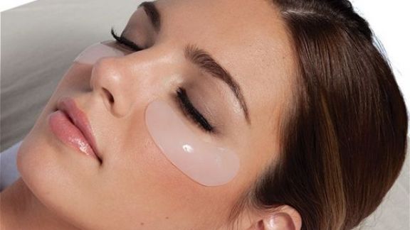 Banyak Macam, Yuk, Ketahui Manfaat Masker Bawah Mata Berdasarkan Jenisnya!