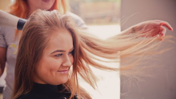 Biar Gak Menyesal, Beauty Wajib Perhatikan 3 Hal Ini Sebelum Memotong Rambut!