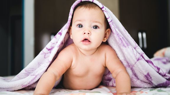 Jangan Panik Dulu Moms, Ini Rentang Usia Bayi Mulai Bisa Mengoceh