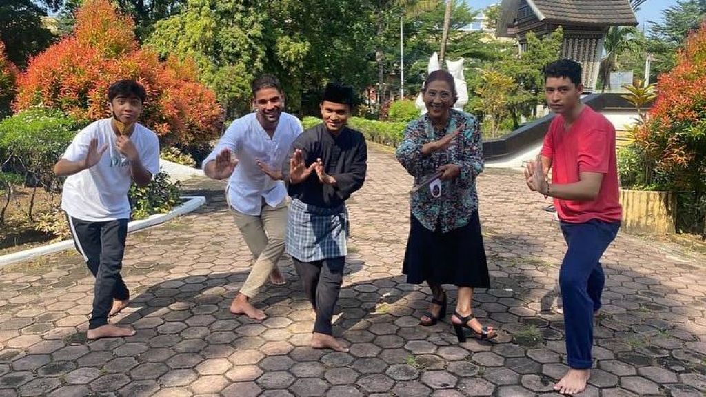 Susi Pudjiastuti Belajar 'Silek Minang' Langsung di Padang,  Warganet Banjiri Pujian!