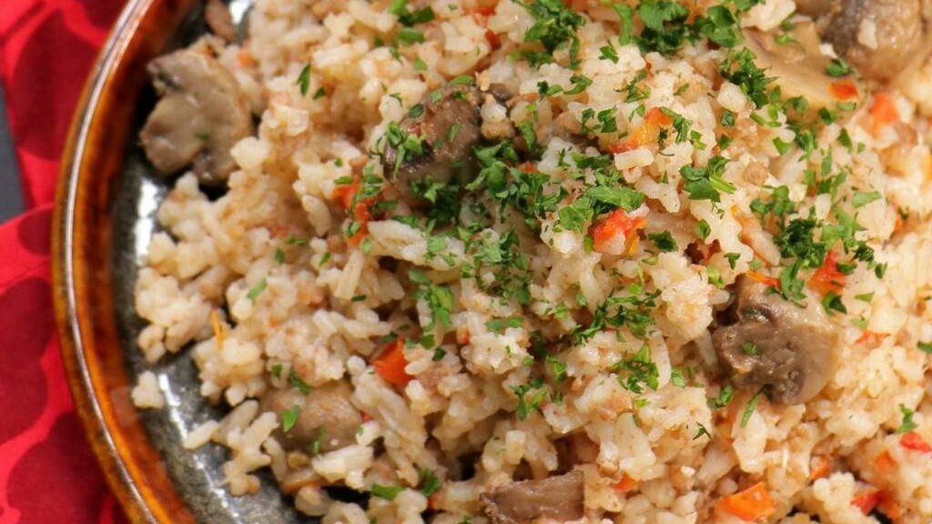 Segar dan Gurih, Inilah Resep Nasi Tomat Rice Cooker yang Mudah Dibuat, Cocok Jadi Santapan Makan Siang Nih!