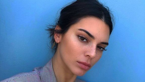 Gak Pakai Ribet, Begini Tips Kulit Cerah Ala Kendall Jenner!