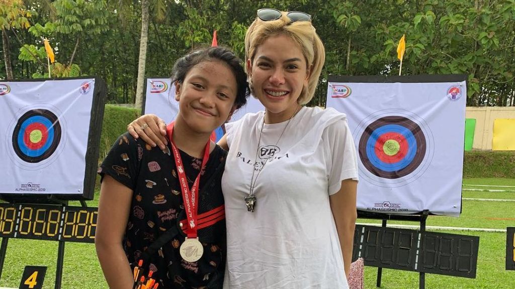 Bangga Putrinya Masuk 16 Besar Tournament Archery Champions 2021, Nikita Mirzani: Bisa Gak Anak Lo Kayak Anak Gue?!