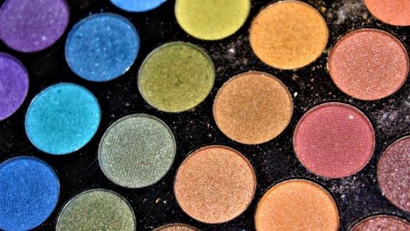 Pallete Make Up Kotor? Tenang, Bisa Dibersihkan Kok!