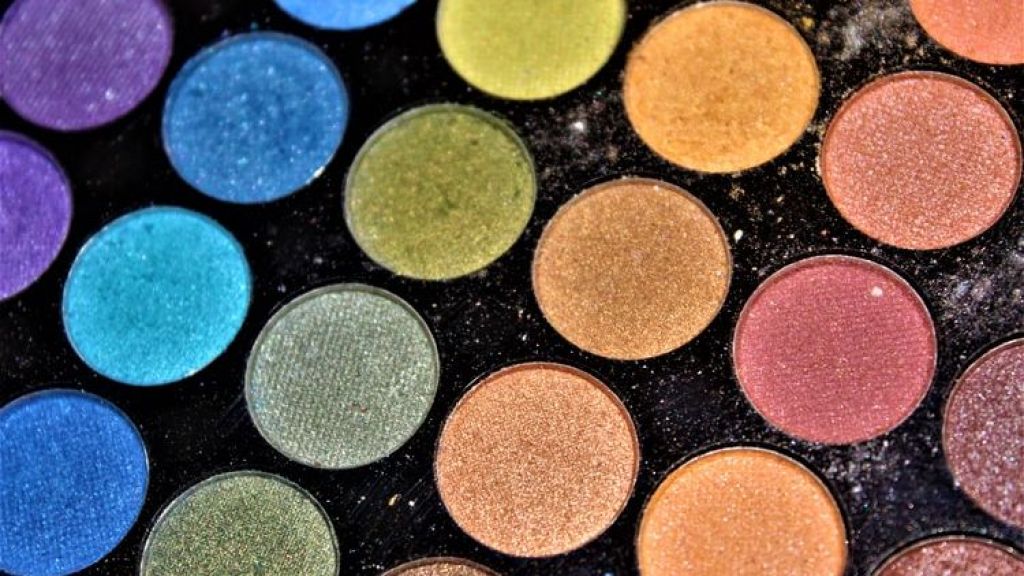 Pallete Make Up Kotor? Tenang, Bisa Dibersihkan Kok!