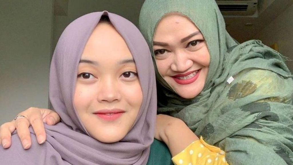 Putri Delina Selalu Ingat Pesan Terakhir Lina Jubaedah Soal Adik Sambungnya: Teteh Masih Satu Darah...